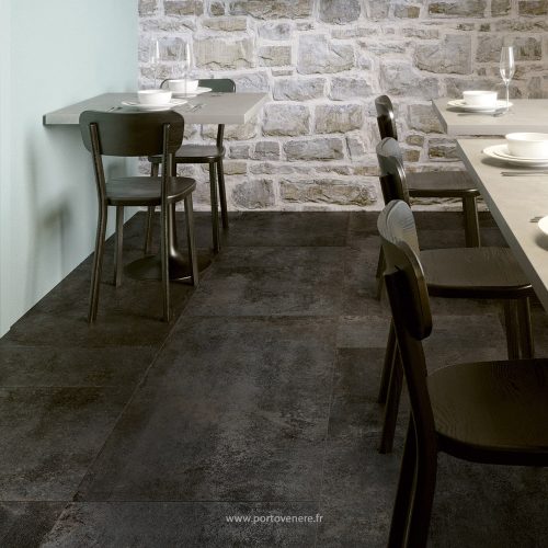 carrelage-haut-de-gamme-restaurant-effet-beton-noir-a-Paris-75